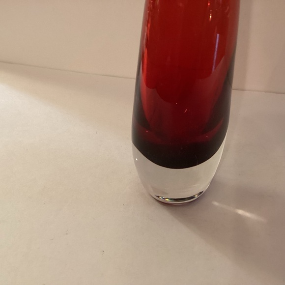 Ruby red vase clear heavy bottom 8 1/2” - Picture 7 of 8